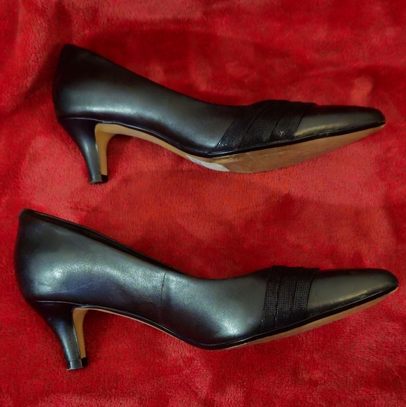 Clarks Collection Linvale Madi Black Low Heel Pumps - Size 8.5 - Picture 3 of 5